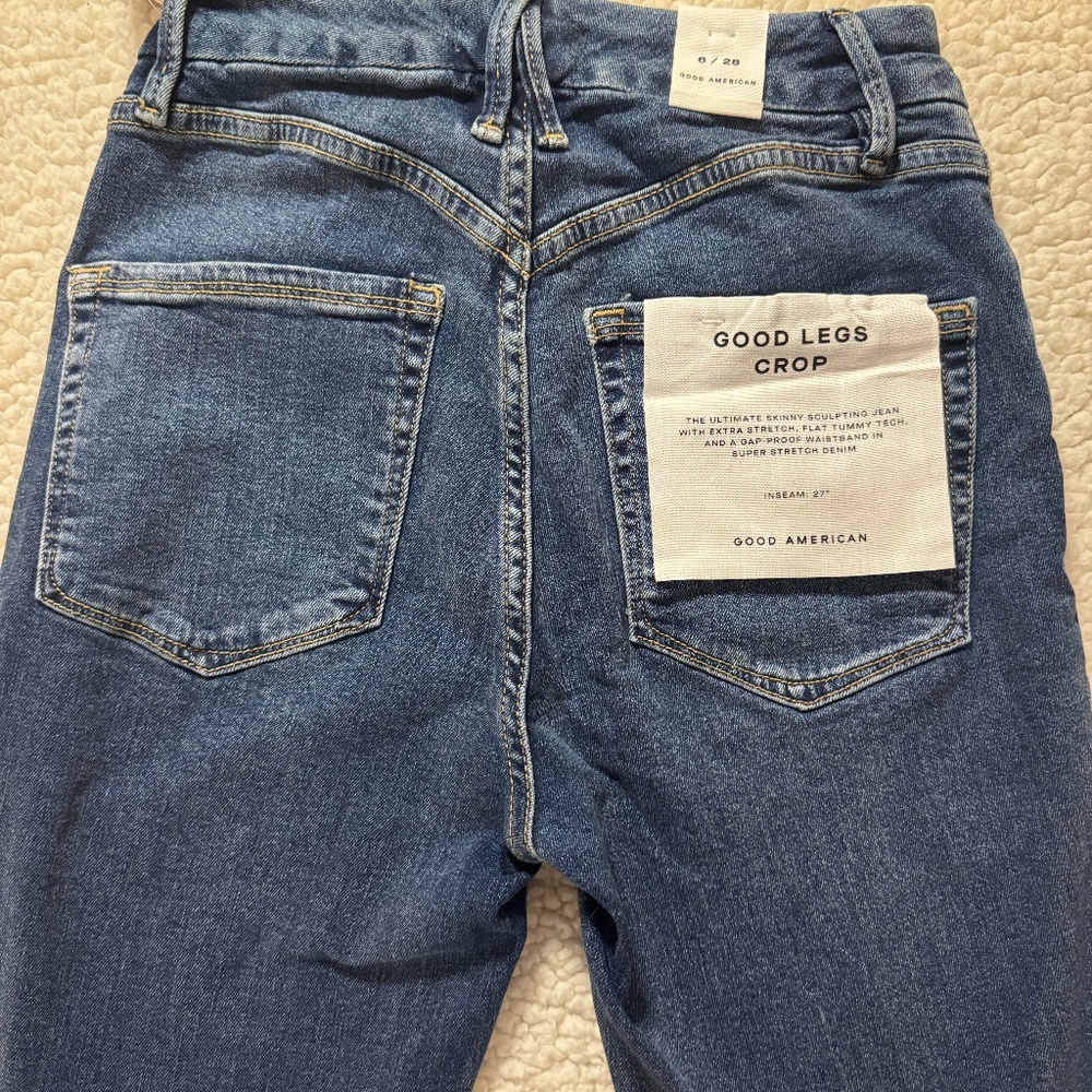 Good American Good Legs Crop Jeans - Picture 8 of 8